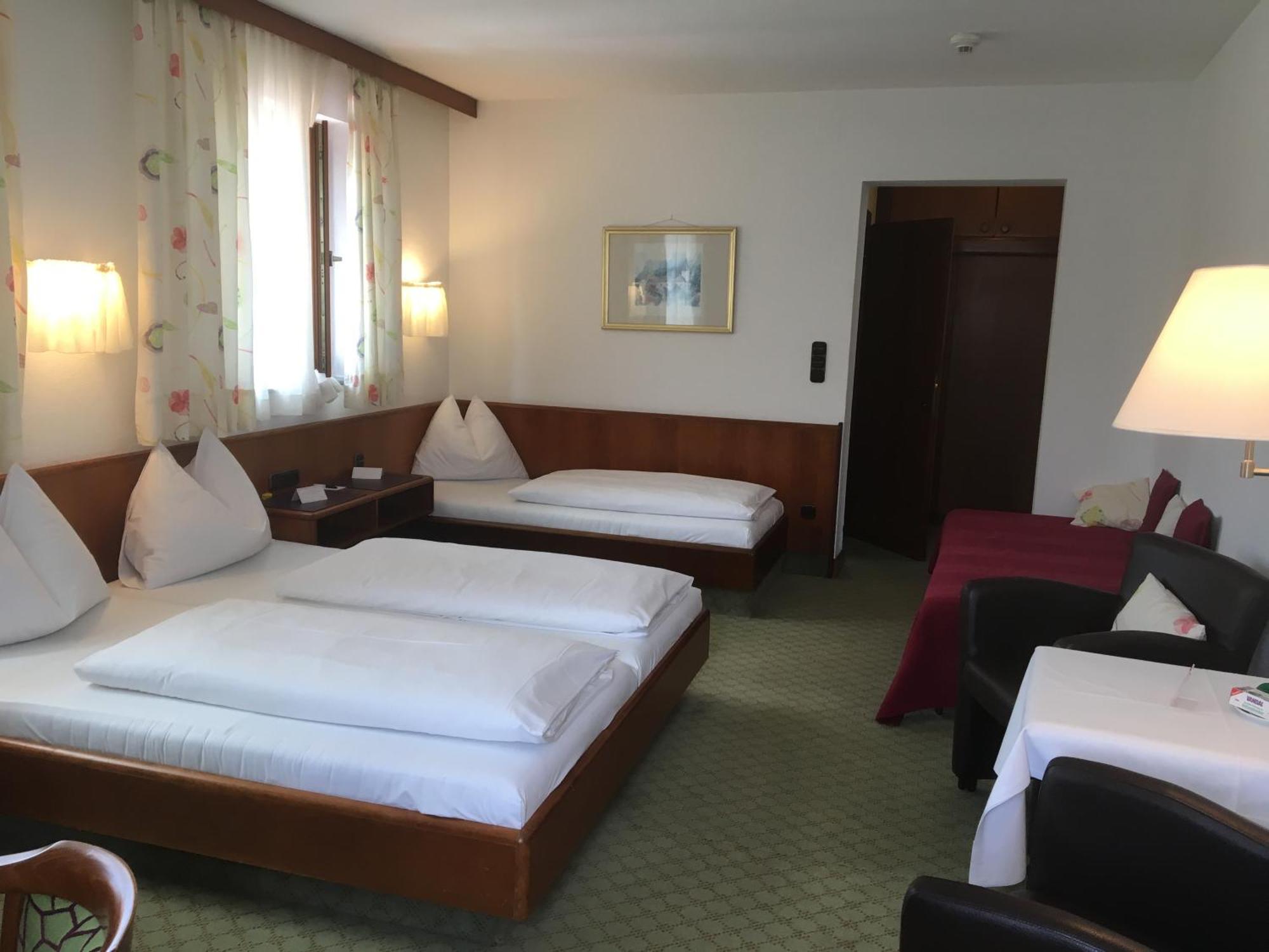 Hotel Zillners Einkehr *** Altheim المظهر الخارجي الصورة